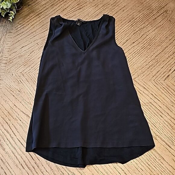 Banana Republic size XS v neck blouse - Picture 5 of 5